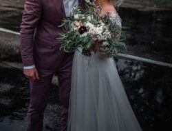 Photographer Forced to Spend Hours Photoshopping Lines From Wedding Photos