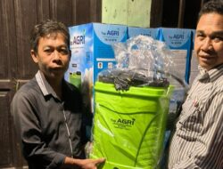 Serahkan Tangki Semprot, Joni Dorong Kesejahteraan Petani di Desa Rantau Makmur