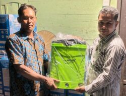 Joni Sapa Petani Masalap Raya Sembari Distribusi Tangki Semprot 