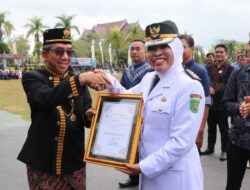 Ragam Inovasi, Hasdiah Terima Apresiasi Dari Pemkab Kutim