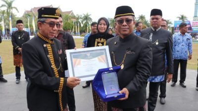 Perumdam Kutim Terima 2 Penghargaan dari Bupati di HUT 24 Kutim