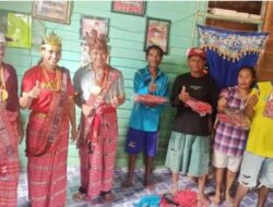 Joni Serahkan Pakaian Adat ke Belu Malaka, Wujud Bangga Pada Kebudayaan Kutim