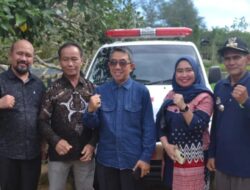 Ardiansyah Serahkan 2 Unit Ambulans di Kaubun, Harap Warga Cepat Dapet Akses Pertolongan Medis