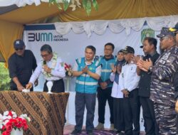 Bupati Kutim Resmikan Nyala Listrik 24 Jam di Desa Persiapan Sekurau Atas