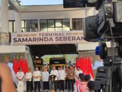 Antusias Warga Kota Samarinda Sambut Kedatangan Presiden RI Joko Widodo