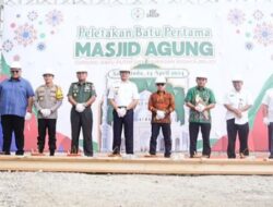 Andi Harun Lakukan Peletakan Batu Pertama Pembangunan Masjid Agung Gunung Batu Putih