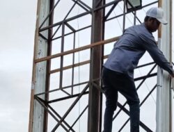 Bawaslu Kutim Copot APK Yang Masih Terpasang Jelang Pemilu 2024