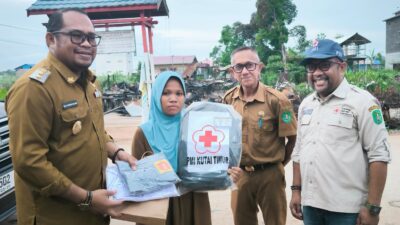 PMI Salurkan Bantuan 40 paket School kids bagi korban kebakaran Sebongkok
