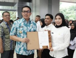 Andi Harun Serahkan SK Pengangkatan PPPK Formasi TA 2023 di Lingkungan Pemkot Samarinda