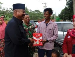 Cegah Stunting, Disketapang Kukar Berikan Susu dan Telur Ke Siswa Kurang Mampu 