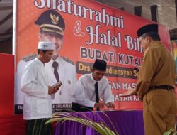 Bupati Kutai Timur Lantik Anggota BPD Desa Mukti Lestari Terpilih 