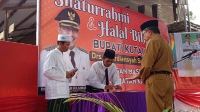 Bupati Kutai Timur Lantik Anggota BPD Desa Mukti Lestari Terpilih 