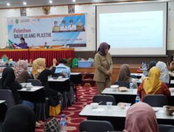 Jadi Narasumber, Mega Ajarkan Warga Manfaatkan Barang Bekas Jadi Barang Bernilai