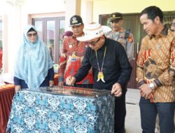 Kunker ke Rantau Panjang, Bupati Ardiansyah Resmikan Kantor Desa hingga Penyalaan Listrik PLN