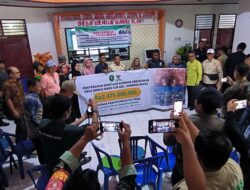 Ardiansyah Salurkan Bantuan Untuk Ratusan Korban Kebakaran Sangkulirang