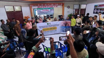 Ardiansyah Salurkan Bantuan Untuk Ratusan Korban Kebakaran Sangkulirang