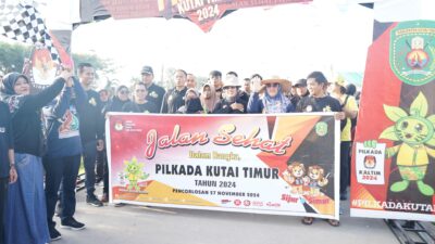 KPU Kutim Gelar Jalan Sehat Sambut Pilkada 2024