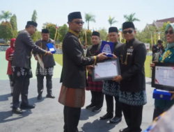 Apresiasi untuk Kontributor Daerah, Pjs Bupati Serahkan Penghargaan Saat Perayaan HUT Ke-25 Kutim