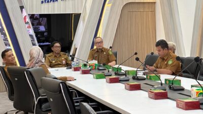 Suasana pertemuan daring melalui Zoom dengan para camat se-Kutim (Istimewa).