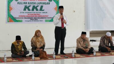 Asisten Pemkesra Poniso Suryo Renggono saat melepas secara resmi mahasiswa Kuliah Kerja Lapangan (KKL) STAIS Kutim (Istimewa).