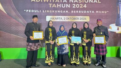 Penyerahan Penghargaan Sekolah Adiwiyata Nasional (Istimewa)