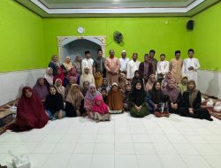 Demi Kenyamanan Masyarakat Beribadah, Joni Perbaiki Musholla Al Munawar