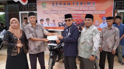 HUT ke-31 Desa Pulung Sari, Bupati Kutim Serahkan 17 Randis untuk RT dan Santuni Anak Yatim