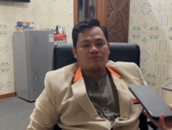 Dukung Program Pendidikan Pemkab Kutim, Akbar Tanjung Harap Beasiswa dan Seragam Gratis Terus Berlanjut