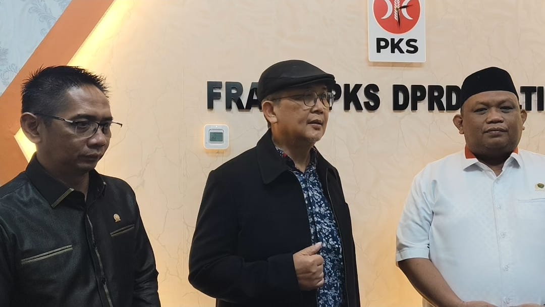 KH. Aus Hidayat Nur, Anggota Komisi II DPR RI Dapil Kaltim