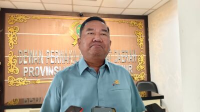 Ekti Imanuel Minta Guru Pedalaman dari Putra Daerah