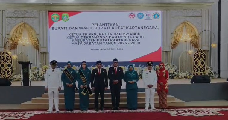 Pelantikan Dr. Aulia Rahman Basri dan H. Rendi Solihin sebgai bupati dan wakil bupati Kukar berlangsung pada Senin (23/6/2025) pukul 08.30 WITA di Pendopo Odah Etam,