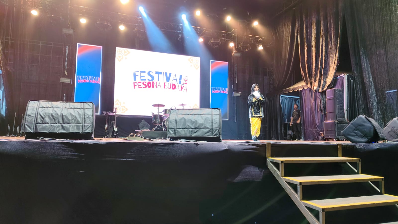 Suasana pembukaan Festival Pesona Budaya Kutim 2025, Jumat (21/11/2025)