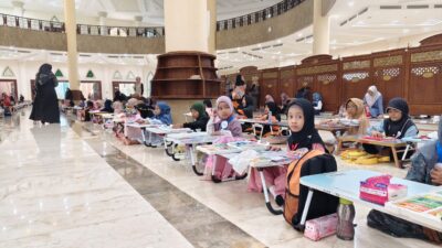 Lomba mewarnai anak TK di Kutai Timur padati Masjid Agung Al-Faruq