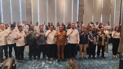 Wakil Gubernur Kaltim, Seno Aji membuka rapat kerja HIPMI Kaltim di Hotel Mercure Samarinda, Selasa (2/12/2025) (Kutimzone.com)